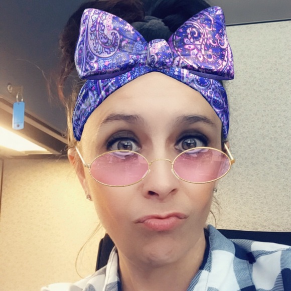 Meet your Posher, Debra - Picture 2 of 2